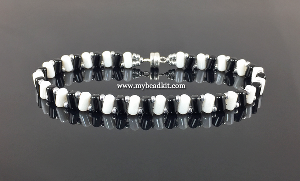 Zig-Zag Beaded Bracelet Kit with 2-Hole Glass Beads (Black & White) –